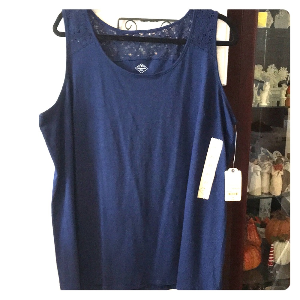 NWT-Navy blue tank top w/lace embellishment